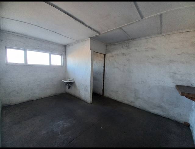 1,304M² WAREHOUSE FOR SALE IN WOODBROOK